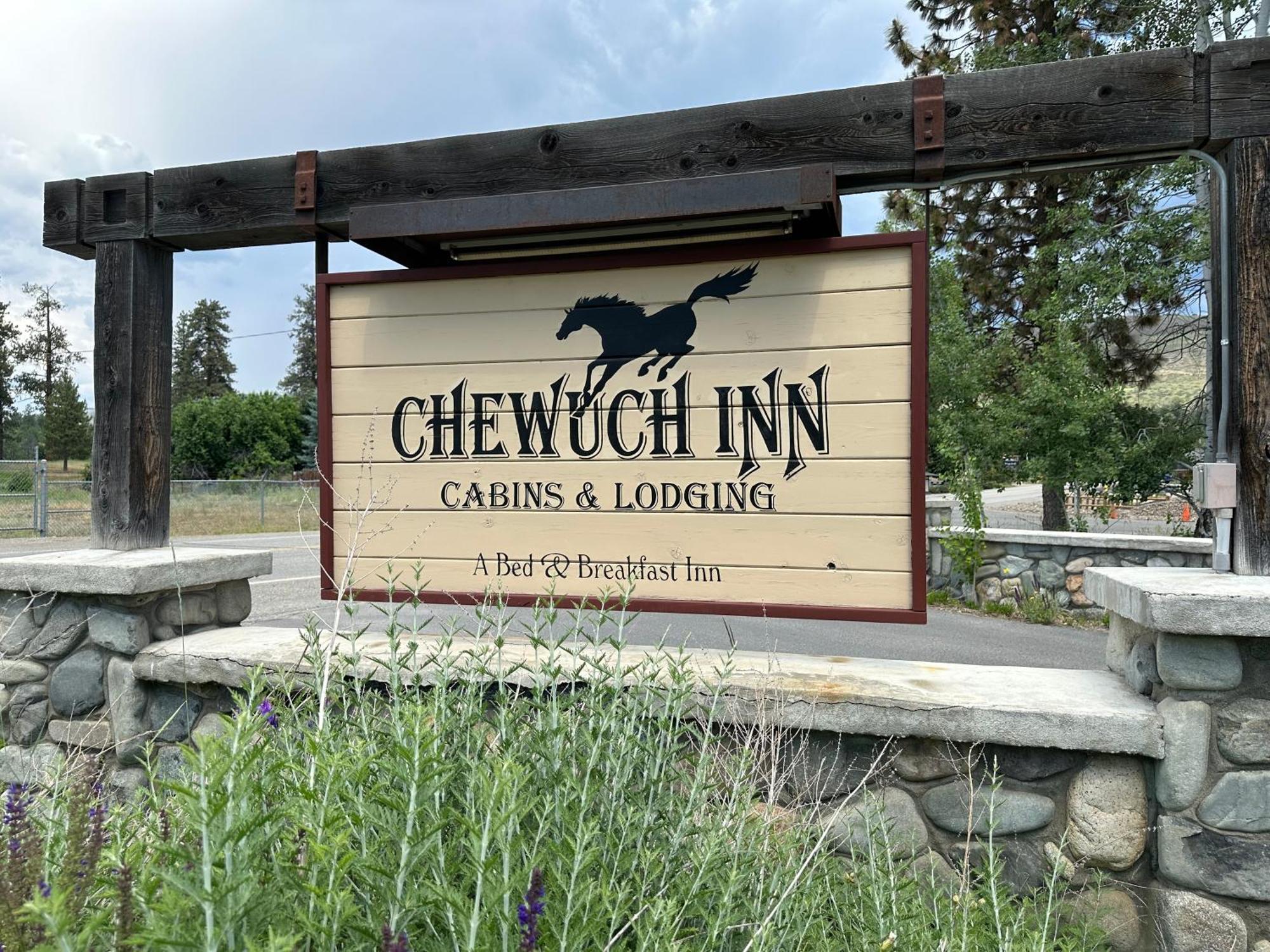 Lodge Chewuch & *