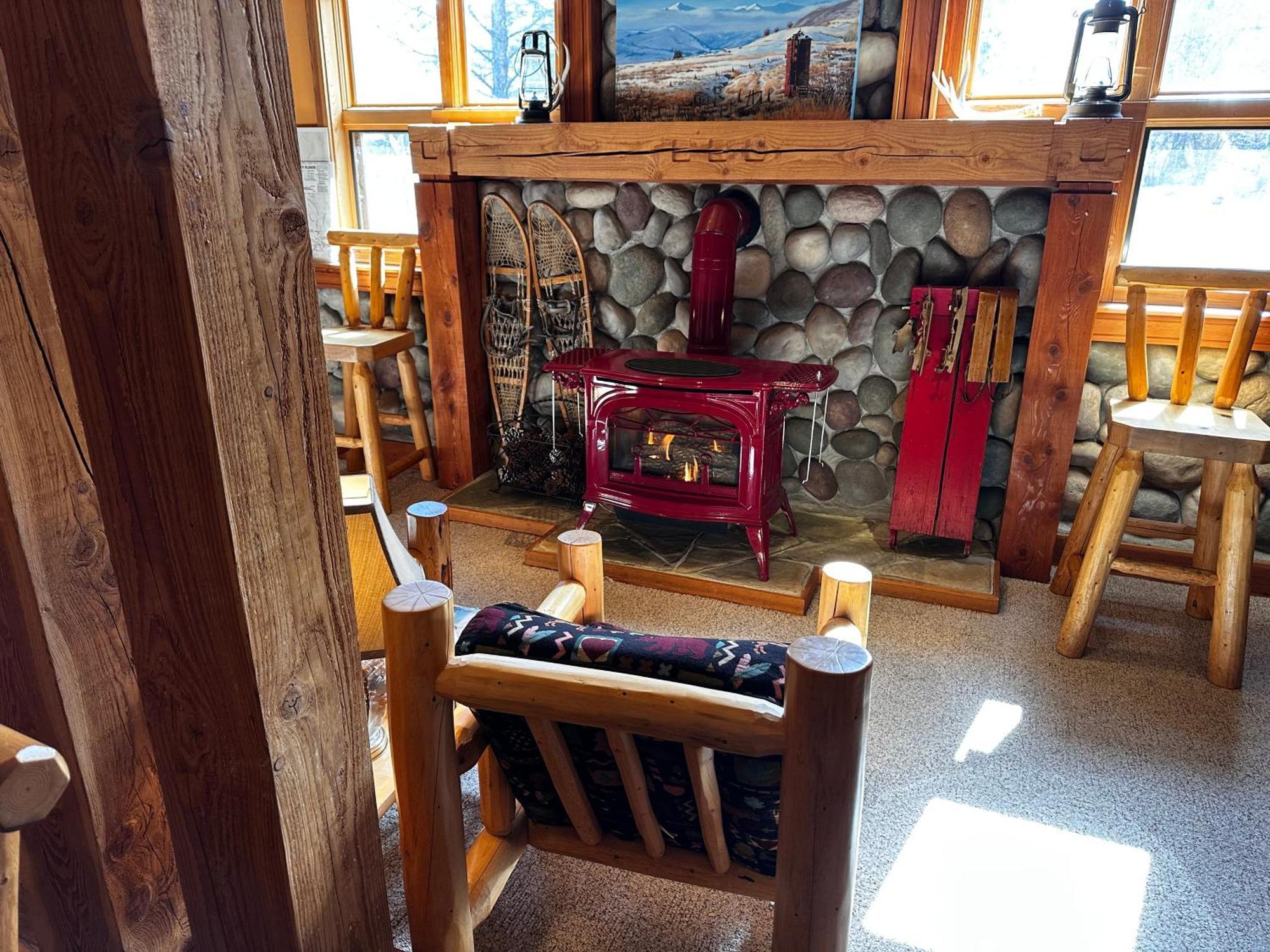 Lodge Chewuch & *